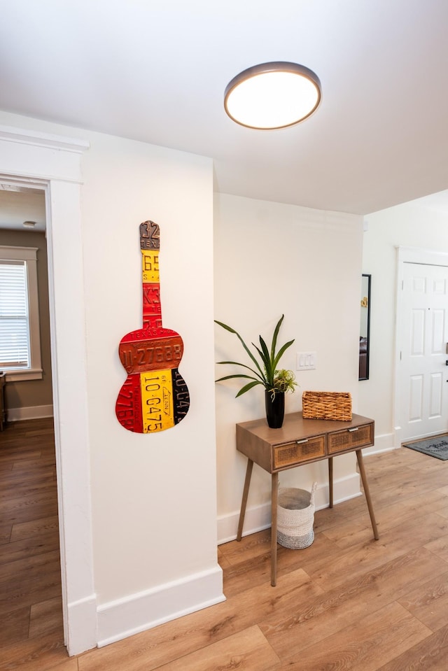 1822 Jefferson St, Nashville, TN 37208 - hall featuring light wood-style flooring and baseboards
