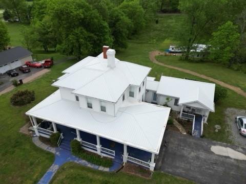 aerial view of property and surrounding area