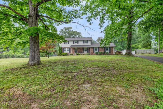 103 Forrest Hills Dr, Dickson, TN 37055 - traditional-style home with brick siding