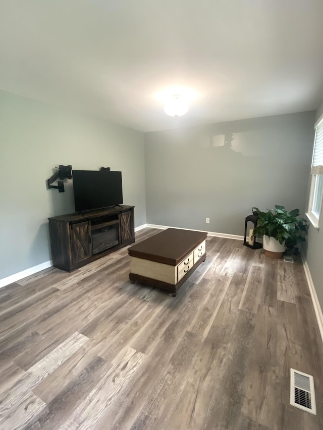 148 Shawna Ln, Hillsboro, TN 37342 - living room with wood finished floors and baseboards