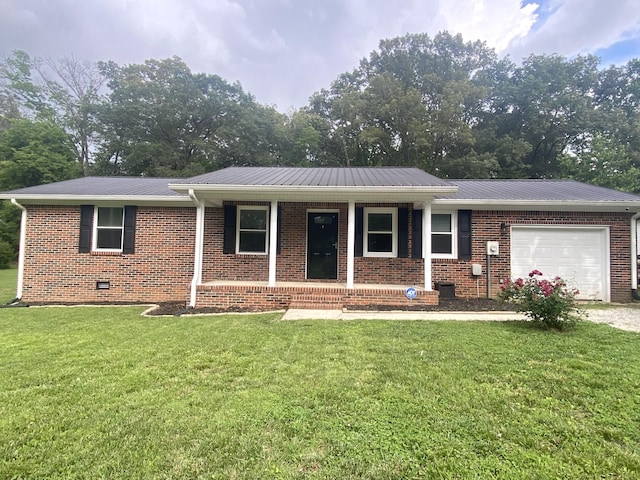 148 Shawna Ln, Hillsboro, TN 37342 - ranch-style home featuring a garage, covered porch, a front yard, and brick siding
