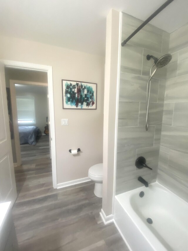 148 Shawna Ln, Hillsboro, TN 37342 - full bathroom with wood finished floors, baseboards, toilet, and shower / bathtub combination