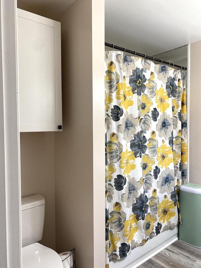 148 Shawna Ln, Hillsboro, TN 37342 - full bathroom featuring wood finished floors, a shower with shower curtain, and toilet