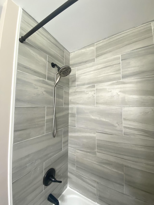 148 Shawna Ln, Hillsboro, TN 37342 - bathroom view of  shower combination