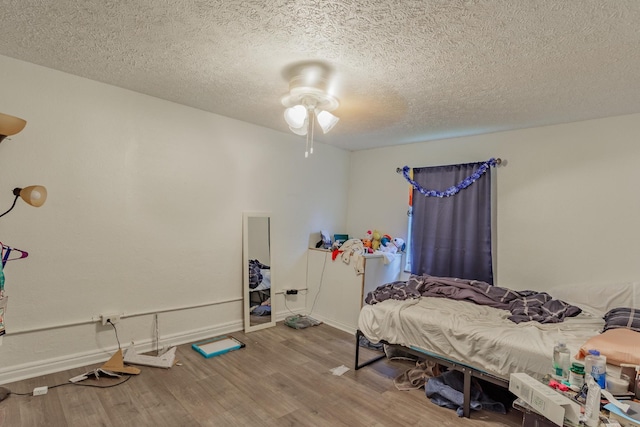 3913 Pickering Ave, Chattanooga, TN 37415 - bedroom featuring wood finished floors, a textured ceiling, and baseboards