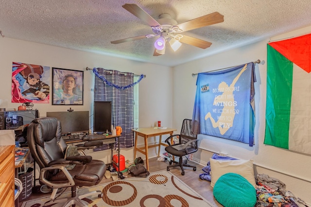 3913 Pickering Ave, Chattanooga, TN 37415 - office space featuring a textured ceiling, wood finished floors, and a ceiling fan
