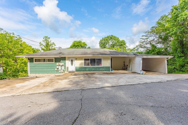 3913 Pickering Ave, Chattanooga, TN 37415 - view of front of home with asphalt driveway and a carport