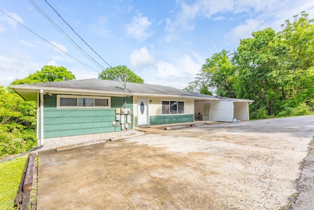 3913 Pickering Ave, Chattanooga, TN 37415 - view of front facade featuring concrete driveway