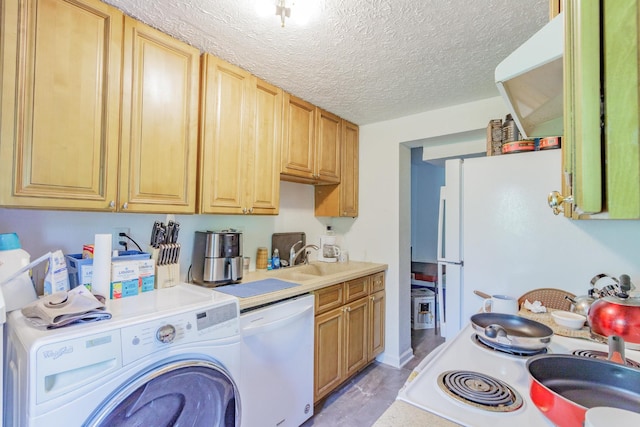 3913 Pickering Ave, Chattanooga, TN 37415 - washroom featuring washer / dryer and a textured ceiling