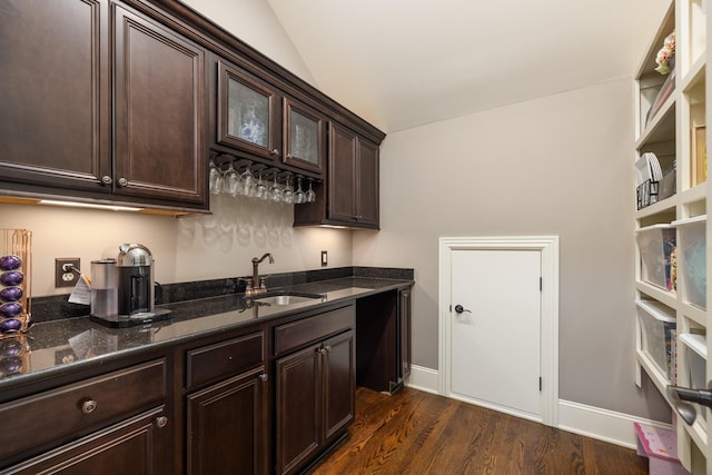 109 Allenhurst Cir, Franklin, TN 37067 - indoor wet bar featuring dark wood-type flooring, lofted ceiling, and baseboards