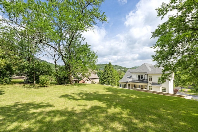 109 Allenhurst Cir, Franklin, TN 37067 - view of grassy yard featuring a balcony