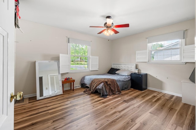 1403 Manor Rd, Columbia, TN 38401 - bedroom featuring wood finished floors, baseboards, and a ceiling fan