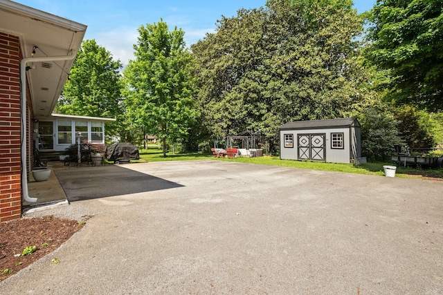 1403 Manor Rd, Columbia, TN 38401 - view of patio / terrace with a storage shed and an outbuilding