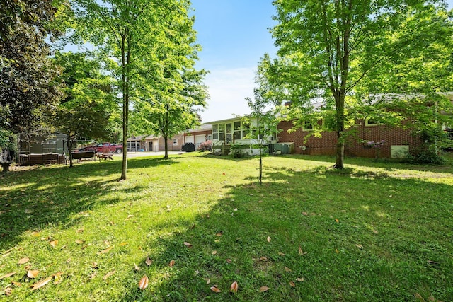 1403 Manor Rd, Columbia, TN 38401 - view of grassy yard
