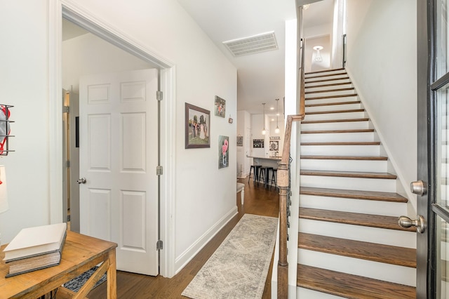 706 Hahn Ct, Lebanon, TN 37087 - staircase featuring wood finished floors and baseboards