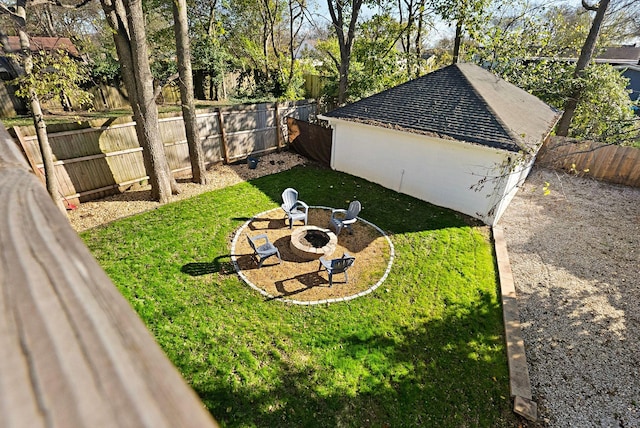 view of yard featuring an outdoor fire pit