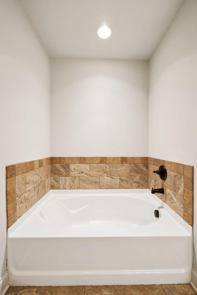 1403 Wade Hampton Ct, Lebanon, TN 37087 - full bath featuring a bath and recessed lighting
