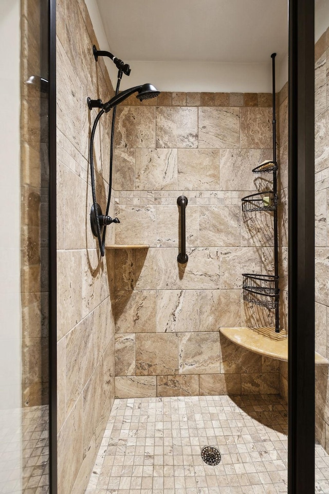 1403 Wade Hampton Ct, Lebanon, TN 37087 - full bathroom featuring tiled shower