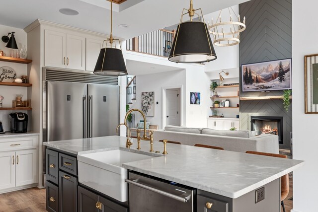 7361 Liberty Rd, Fairview, TN 37062 - kitchen with open shelves, a sink, stainless steel appliances, light wood-type flooring, and decorative light fixtures