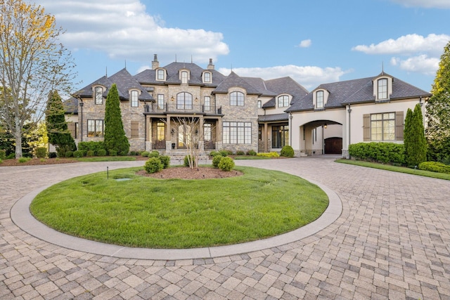 513 King Richards Ct, Franklin, TN 37067 - french country inspired facade featuring curved driveway, stone siding, stucco siding, a chimney, and a front lawn