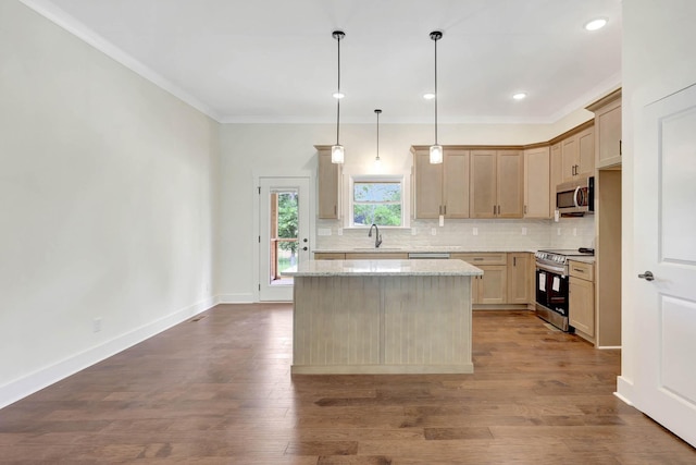 7383 Gamble Rd Lot # 5, Georgetown, TN 37336 - kitchen with appliances with stainless steel finishes, a sink, crown molding, tasteful backsplash, and a kitchen island
