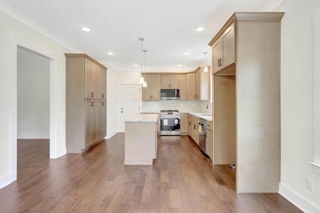 7387 Gamble Rd Lot # 4, Georgetown, TN 37336 - kitchen with appliances with stainless steel finishes, a sink, backsplash, a center island, and dark wood finished floors