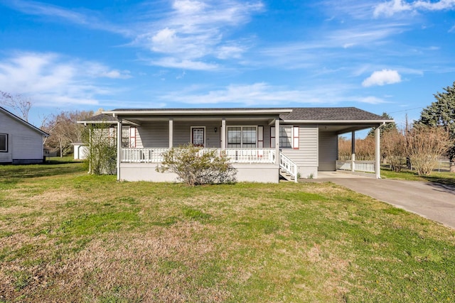 view of front of home with a porch, driveway, a front lawn, and an attached carport