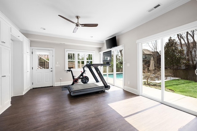 exercise room featuring wood finished floors, ornamental molding, a ceiling fan, baseboards, and recessed lighting