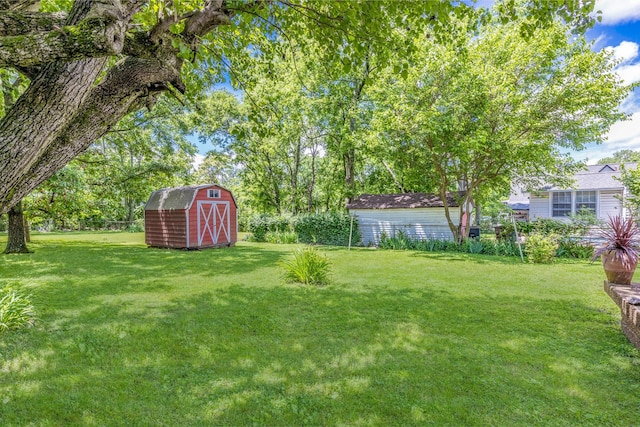 517 Drake Ave, Nashville, TN 37211 - view of green lawn with a storage shed and an outdoor structure