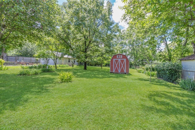 517 Drake Ave, Nashville, TN 37211 - view of yard featuring an outdoor structure and a storage shed
