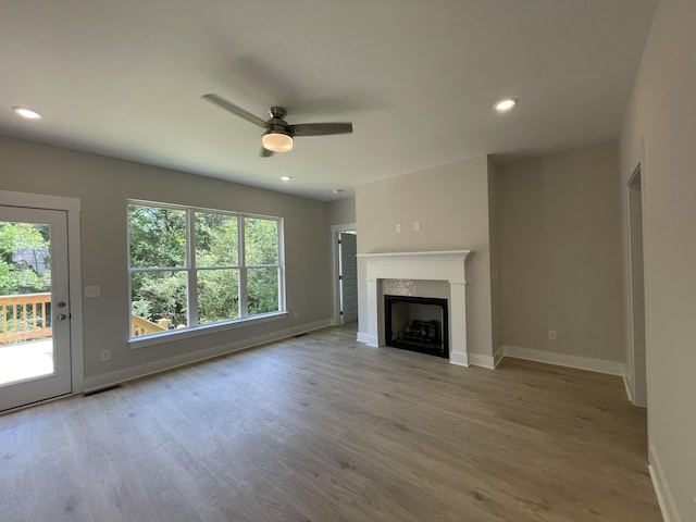 224 Settlers Way, Hendersonville, TN 37075 - unfurnished living room featuring healthy amount of natural light, a ceiling fan, baseboards, wood finished floors, and recessed lighting