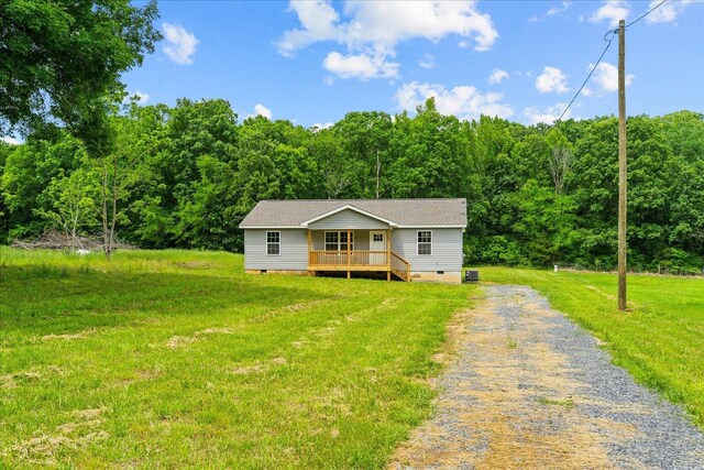 674 Eber Rd, Dalton, GA 30720 - view of front of house featuring crawl space, a view of trees, driveway, and a front lawn