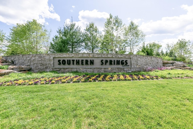 community sign featuring a yard