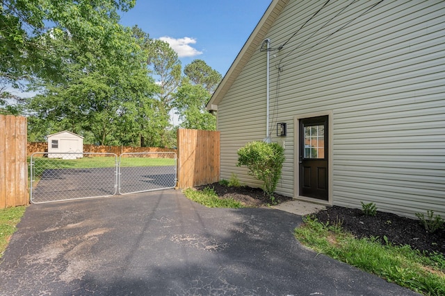 1643 Windy Meadow Dr, Christiana, TN 37037 - view of side of property with fence, an outbuilding, a gate, and a shed