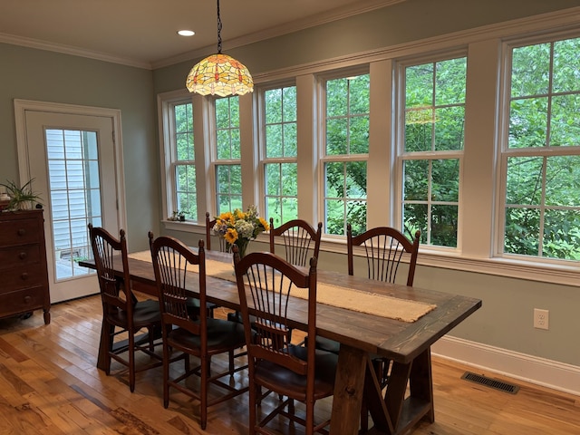 204 Revilo Rd, Leoma, TN 38468 - dining room featuring light wood-type flooring, ornamental molding, baseboards, and recessed lighting