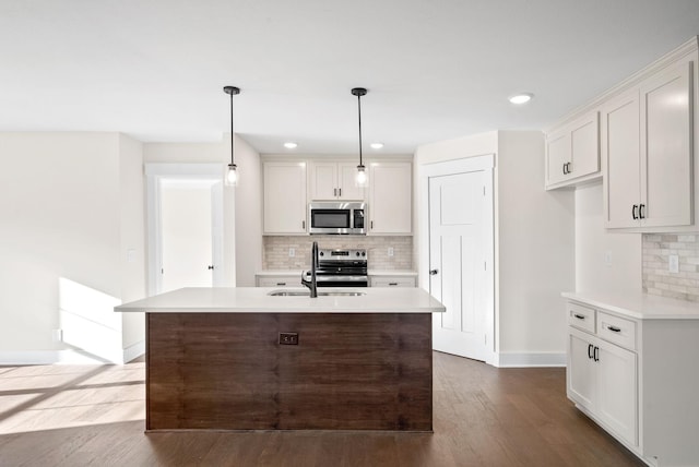 1936 Flats Rd, Cunningham, TN 37052 - kitchen featuring stainless steel appliances, baseboards, tasteful backsplash, dark wood-style flooring, and light countertops