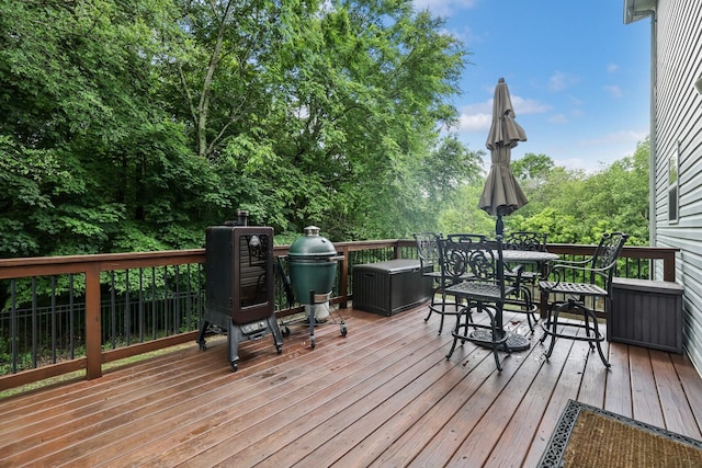 deck featuring outdoor dining space