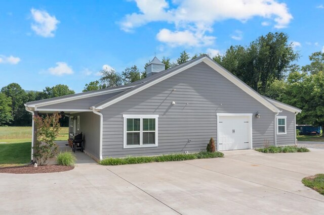69 Meadows Rd, Hillsboro, TN 37342 - view of side of property featuring a garage and concrete driveway