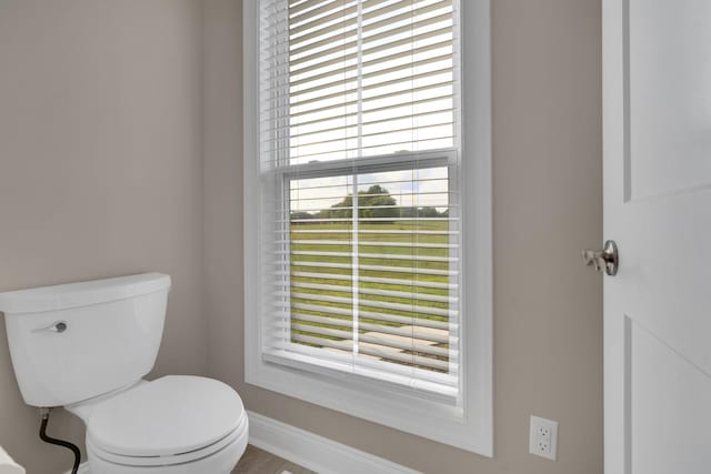69 Meadows Rd, Hillsboro, TN 37342 - bathroom featuring toilet and baseboards