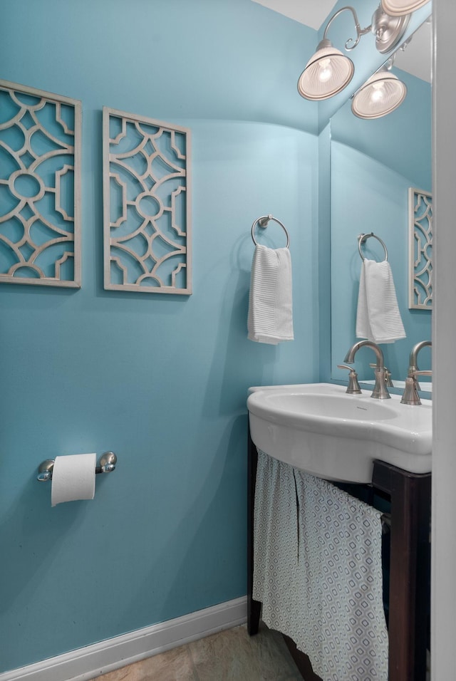bathroom with baseboards