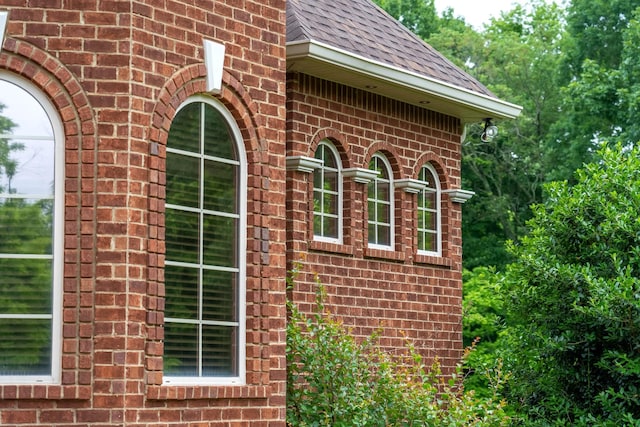 291 Bowling Branch Rd, Cottontown, TN 37048 - exterior view of brick siding and a shingled roof