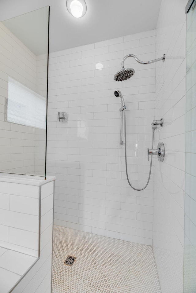 full bath with tiled shower