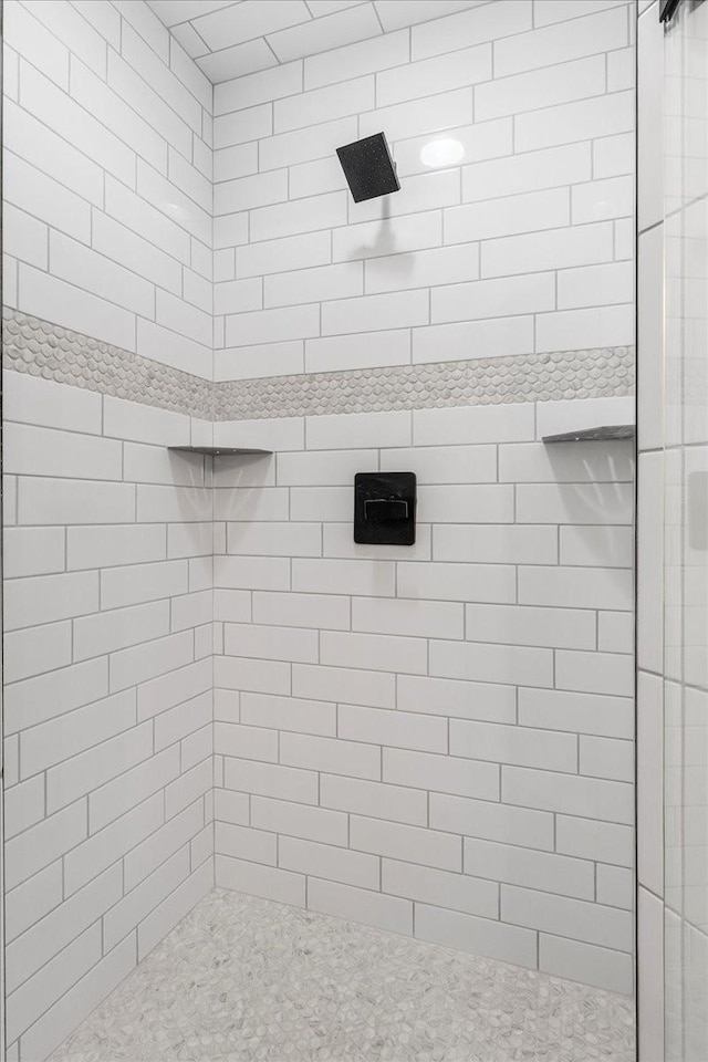 113 Lake Crest Ln, Tullahoma, TN 37388 - full bath with a tile shower