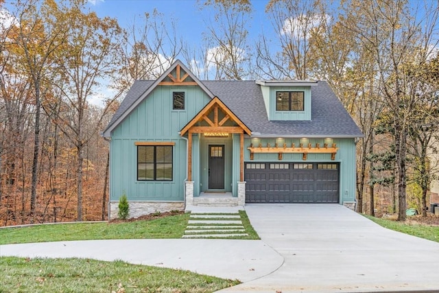 113 Lake Crest Ln, Tullahoma, TN 37388 - modern farmhouse featuring a shingled roof, concrete driveway, and board and batten siding