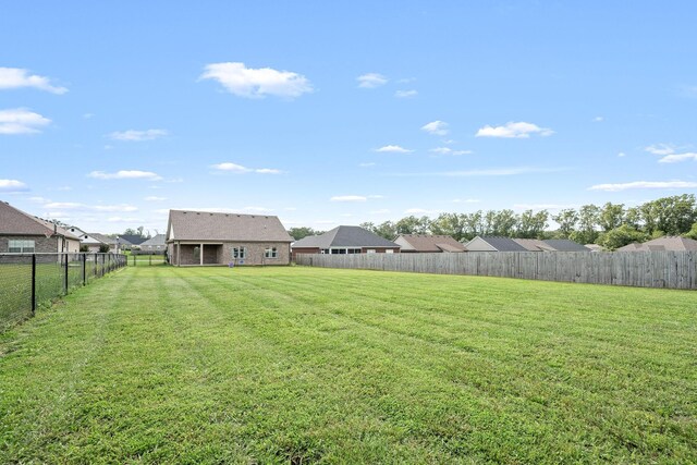 238 Spring Breeze Dr, Tullahoma, TN 37388 - view of yard with a residential view