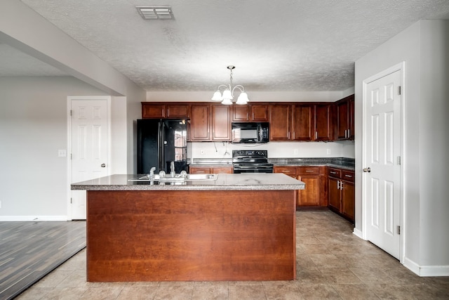 4838 Laura Jeanne Blvd, Murfreesboro, TN 37129 - kitchen with black appliances, a chandelier, a kitchen island with sink, a sink, and baseboards
