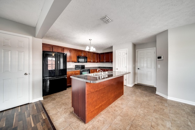 4838 Laura Jeanne Blvd, Murfreesboro, TN 37129 - kitchen with black appliances, a chandelier, baseboards, a center island with sink, and a sink