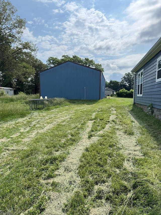 287 Sisk Rd, Winchester, TN 37398 - view of yard featuring a pole building and an outbuilding