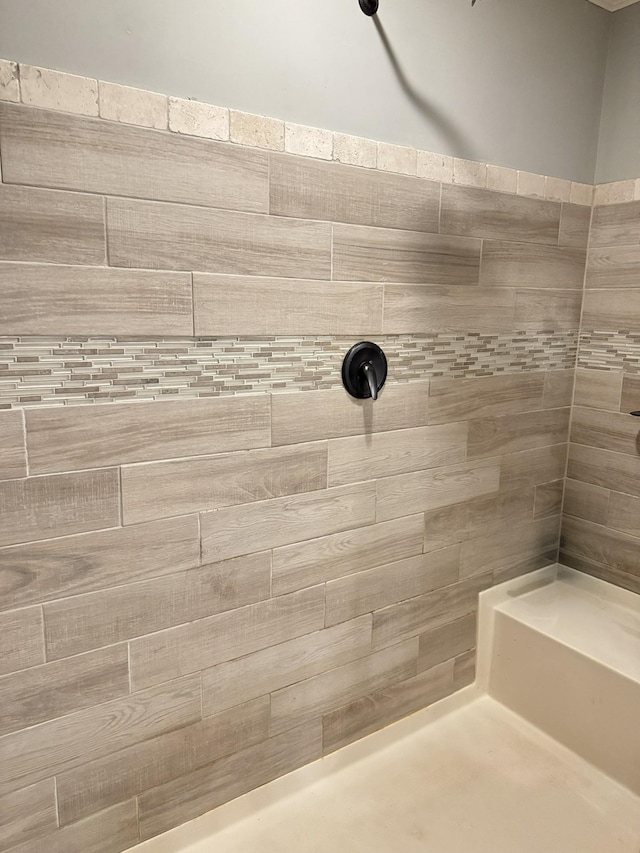 287 Sisk Rd, Winchester, TN 37398 - bathroom with tiled shower