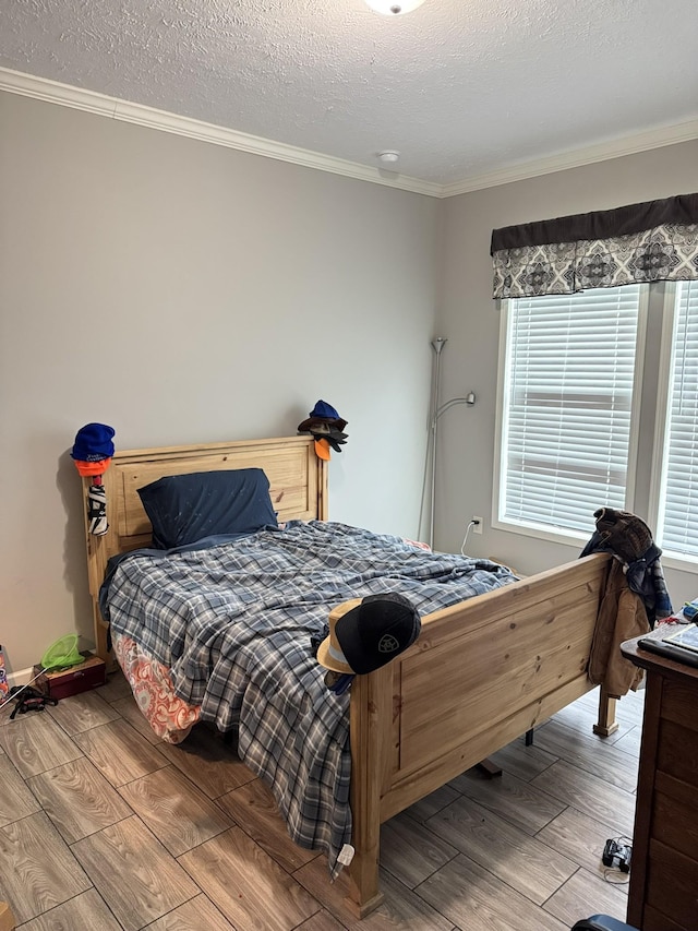 287 Sisk Rd, Winchester, TN 37398 - bedroom with wood finished floors, crown molding, and a textured ceiling